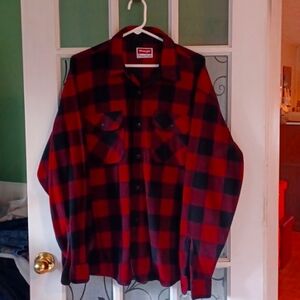 Wrangler fleece shirt men's size men's size large red and black
